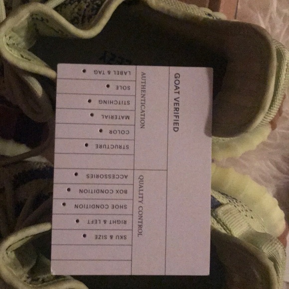 Yeezy 350 - Picture 4 of 7
